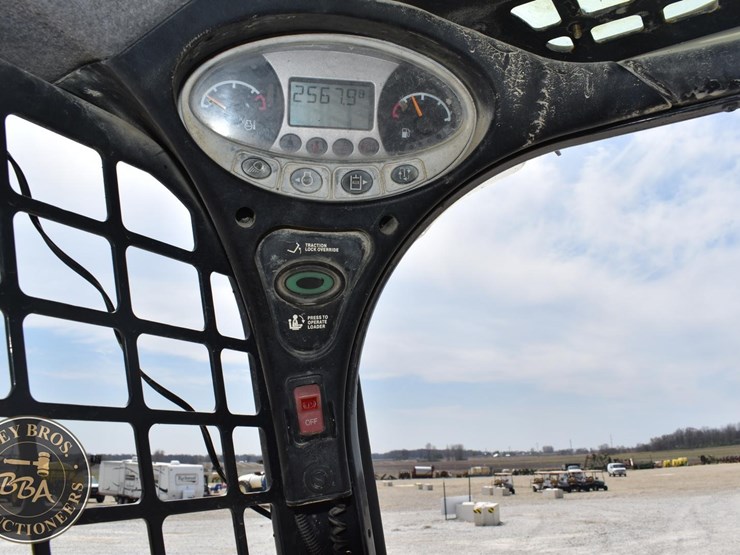 2016-bobcat-t590-image-36