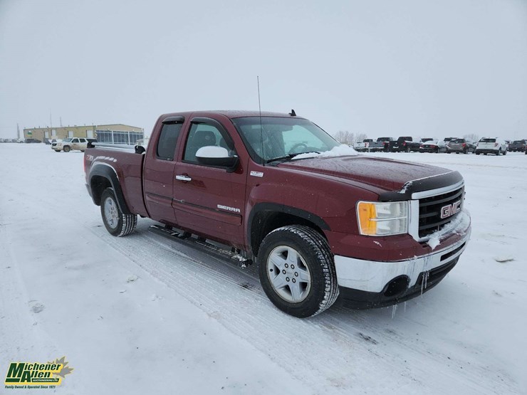 2013-gmc-sierra-1500-slt-image-2