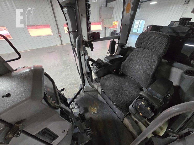 2011-caterpillar-140m2-image-15