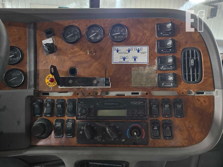 2009-peterbilt-367-image-14