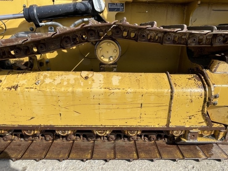 2021-caterpillar-d2-image-13