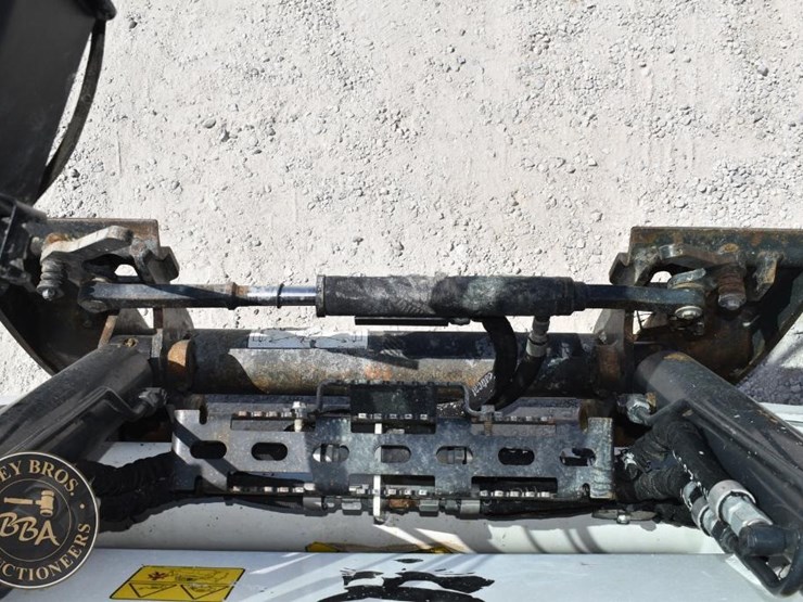 2023-bobcat-t770-image-46