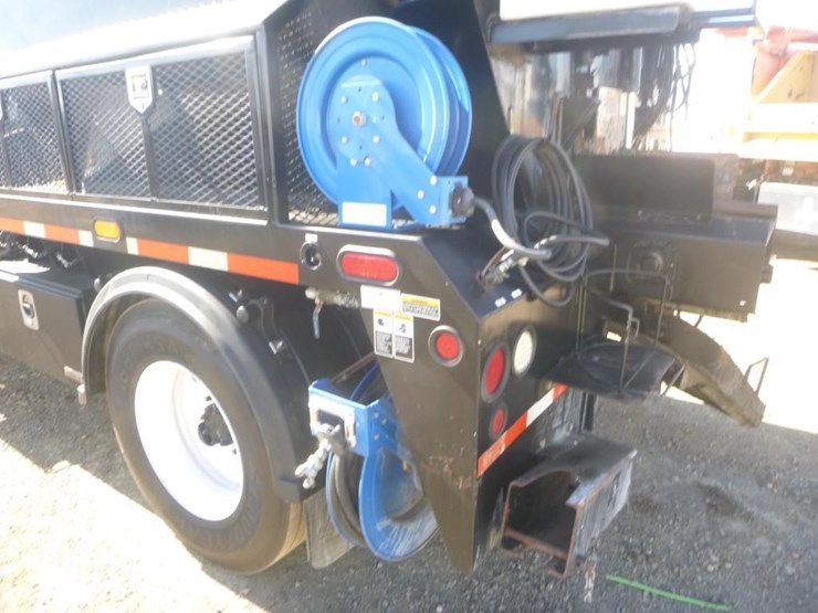 2013-ford-f650-image-17