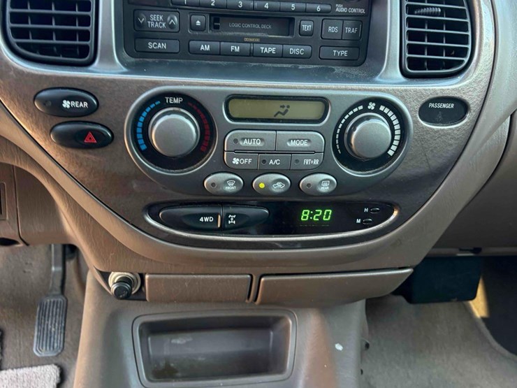 2004-toyota-sequoia-image-14