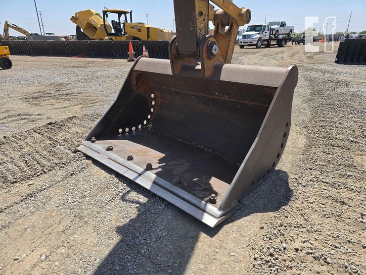 2020-caterpillar-326-image-9