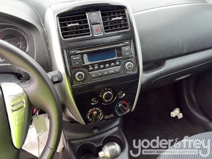 2015-nissan-versa-image-36