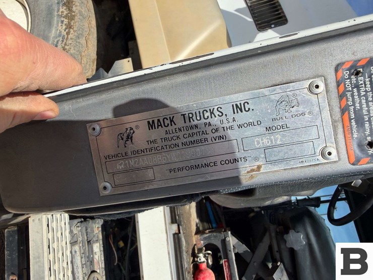 2000-mack-ch612-image-53
