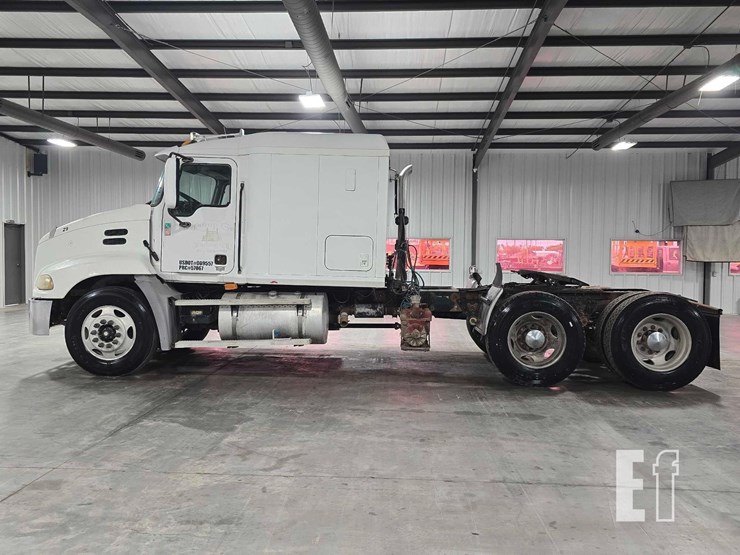 2004-mack-vision-cx613-image-5