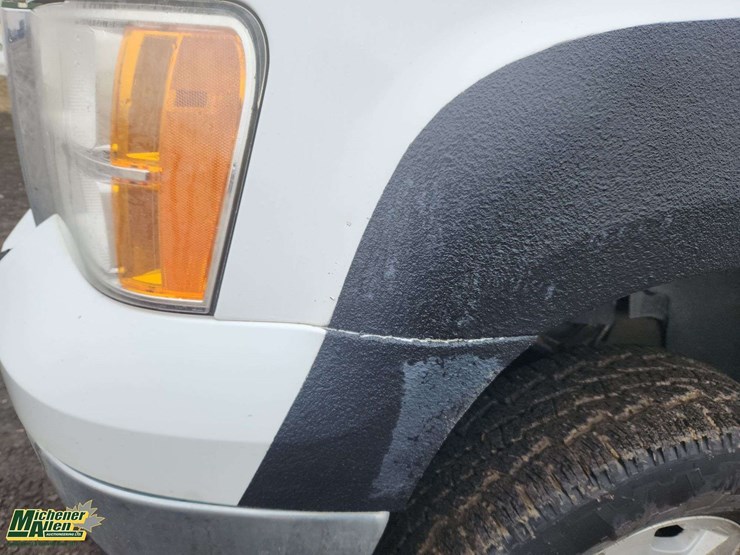 2011-gmc-sierra-2500hd-image-36