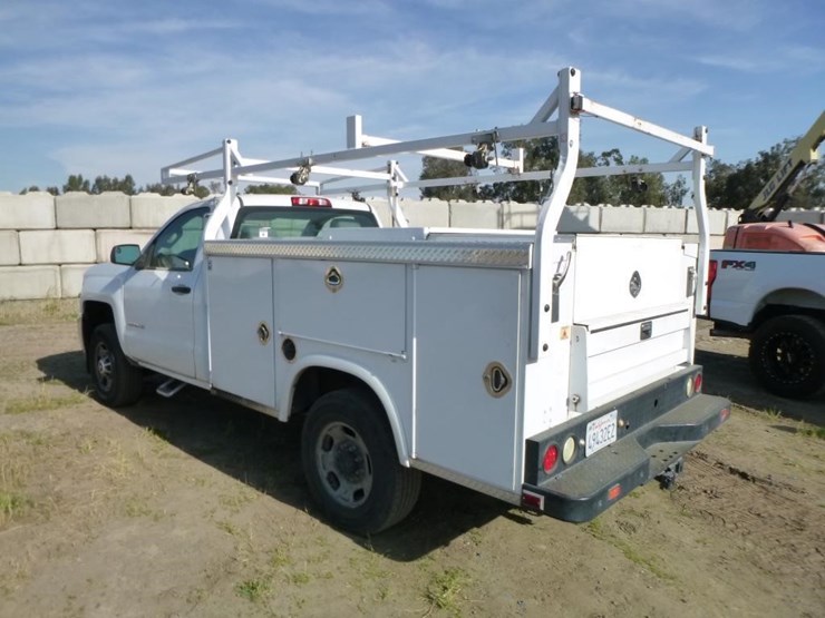 2017-chevrolet-2500hd-image-5