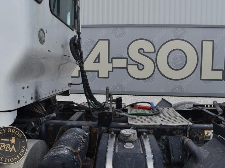 2014-kenworth-t660-image-11