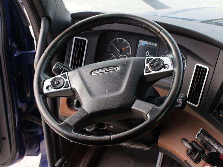 2018-freightliner-cascadia-126-image-64