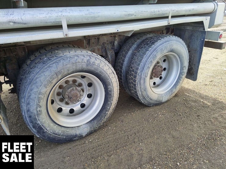 1999-peterbilt-357-image-18