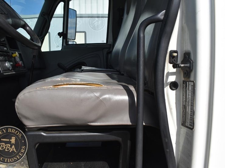 2005-international-durastar-4300-image-30