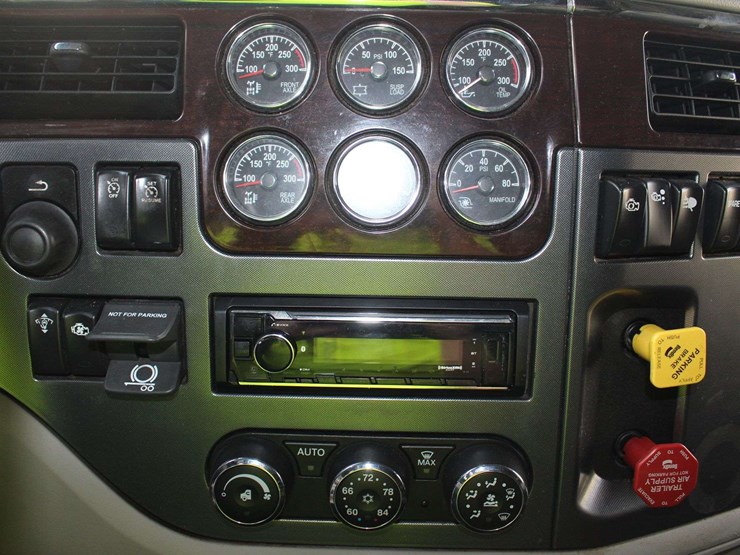 2019-peterbilt-579-image-24