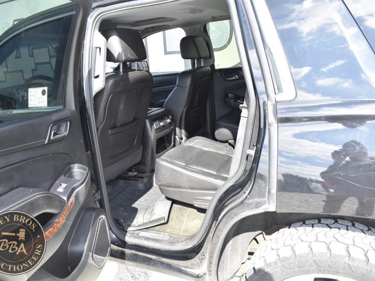 2015-chevrolet-tahoe-ltz-image-25