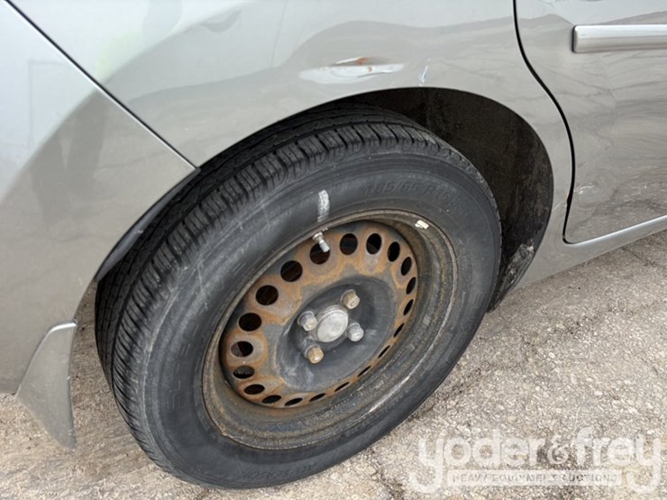 2015-nissan-versa-image-21