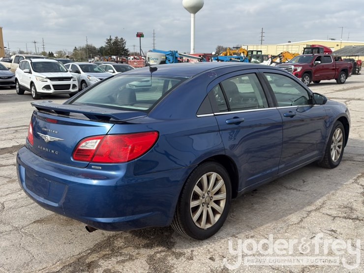 2010-chrysler-sebring-image-3