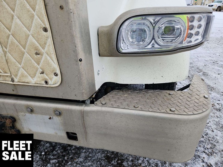 2015-peterbilt-367-image-55