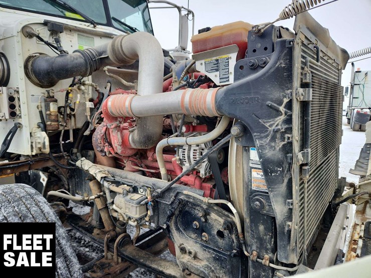 2015-peterbilt-367-image-23