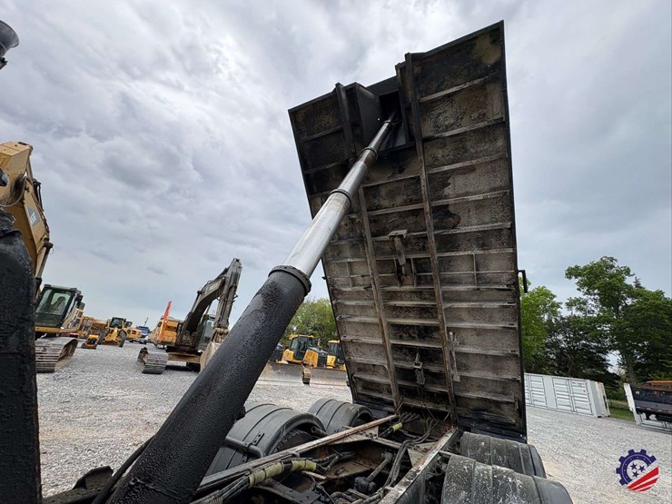 2007-international-sf525-t/a-dump-truck-image-83