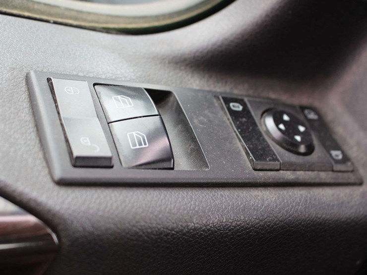 2019-freightliner-cascadia-pt126sl-3akjhhdr0kskl2228-mileage:-688348-image-32