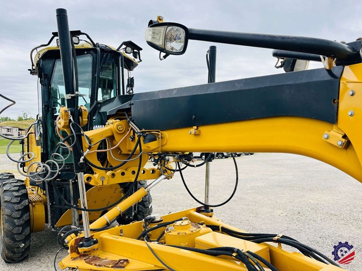 2010-caterpillar-120m-image-92