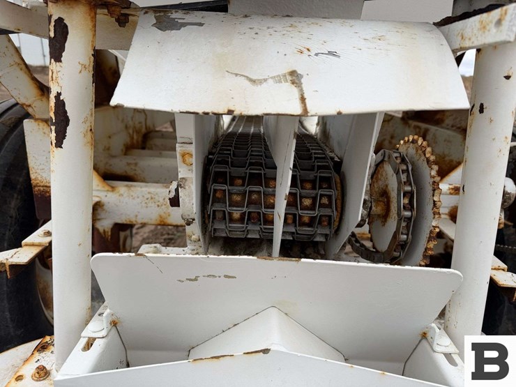 willmar-high-lander-fertilizer-spreader-image-21