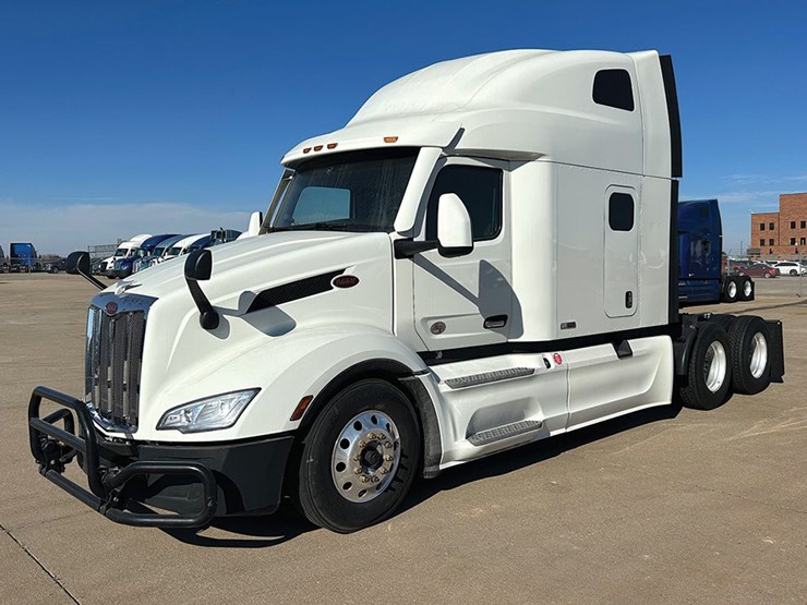 2023-peterbilt-579-image-1