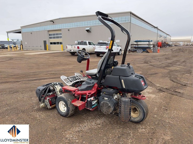 2015-toro-greensmaster-300-image-2