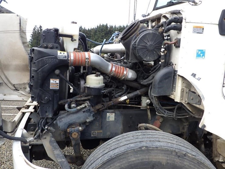 2010-peterbilt-337-image-11