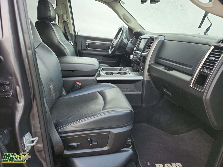 2016-dodge-1500-image-18