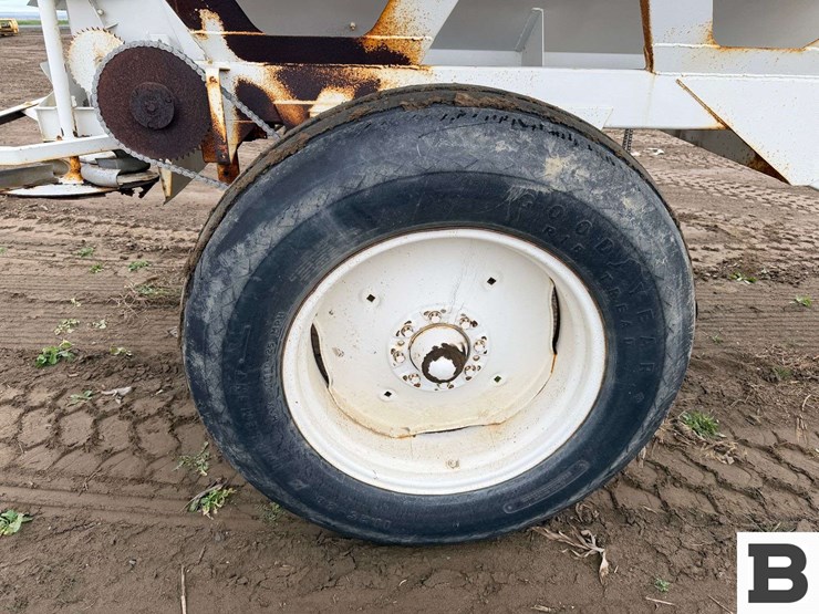 willmar-high-lander-fertilizer-spreader-image-26