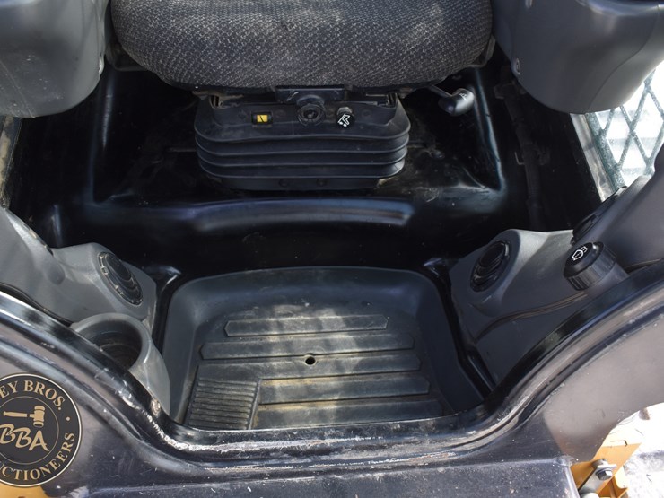 2017-caterpillar-259d-image-42