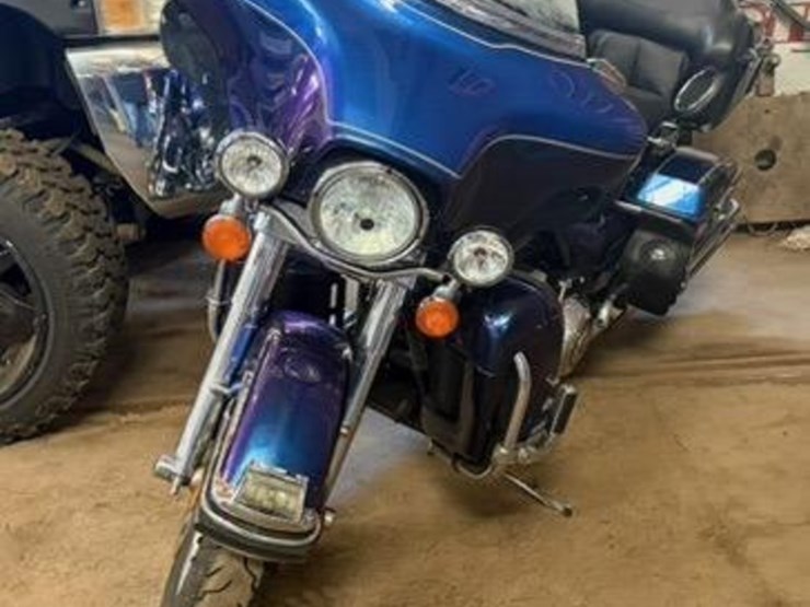 2009-harley-davidson-flhtcui-motorcycle-image-2