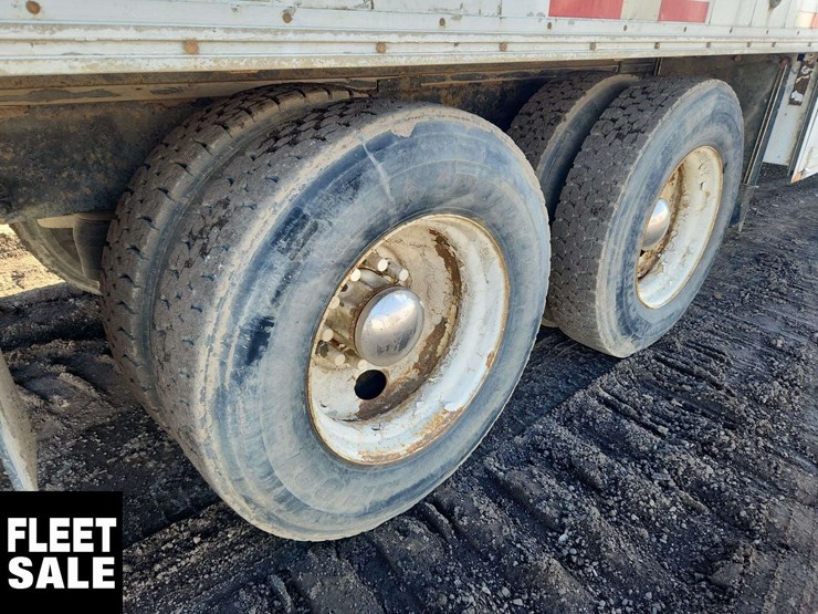 2005-peterbilt-385-image-29