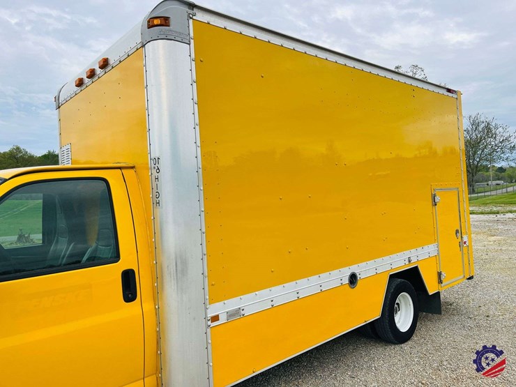 2009-gmc-savana-s/a-enclosed-roadside-service-truck-image-20