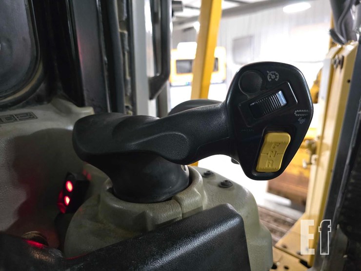 2011-caterpillar-d6t-xw-image-18