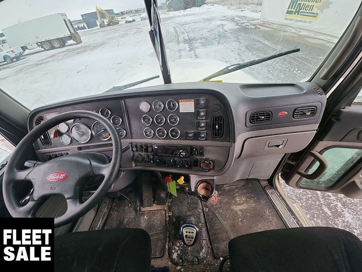2015-peterbilt-367-image-18