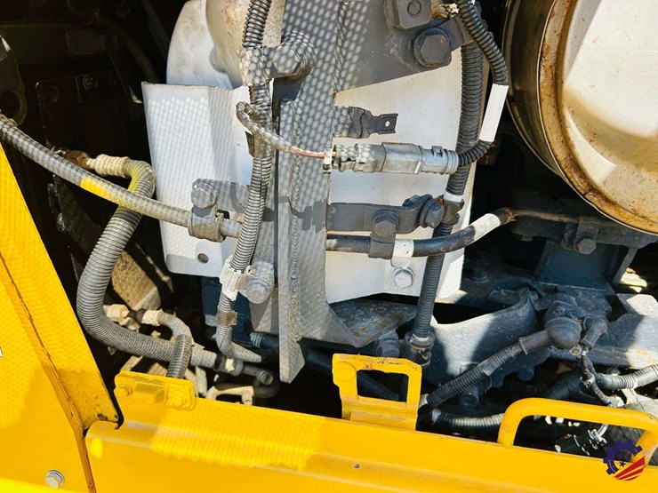 2022-komatsu-d65px-18-image-53