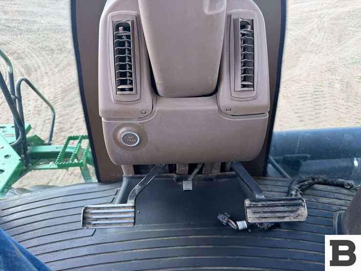 2004-john-deere-9520t-image-77