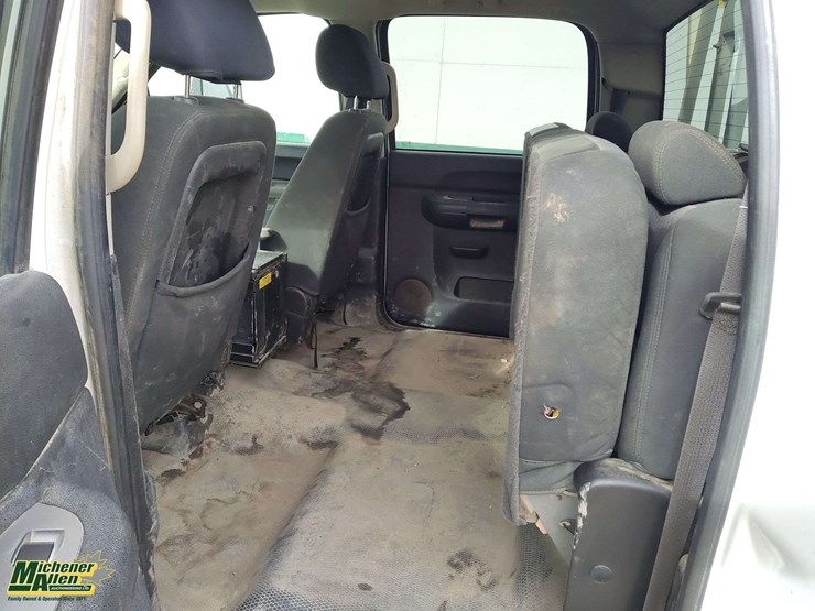 2012-chevrolet-silverado-2500hd-image-14