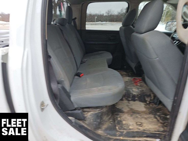 2019-ram-1500-classic-image-23