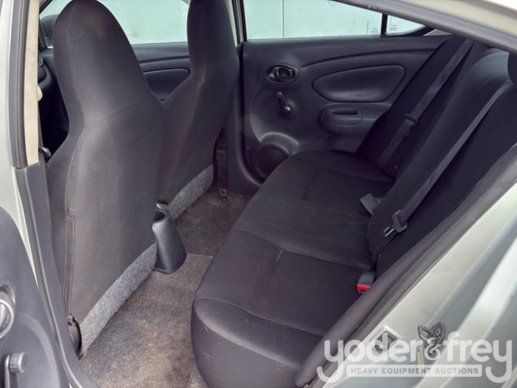 2015-nissan-versa-image-14