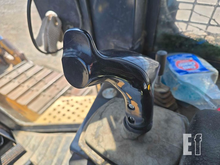 2008-deere-750j-image-19