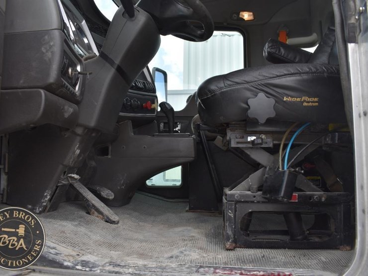 2014-kenworth-t660-image-29