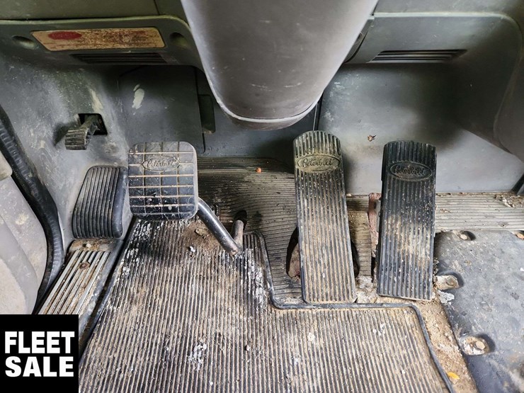 2015-peterbilt-367-image-17