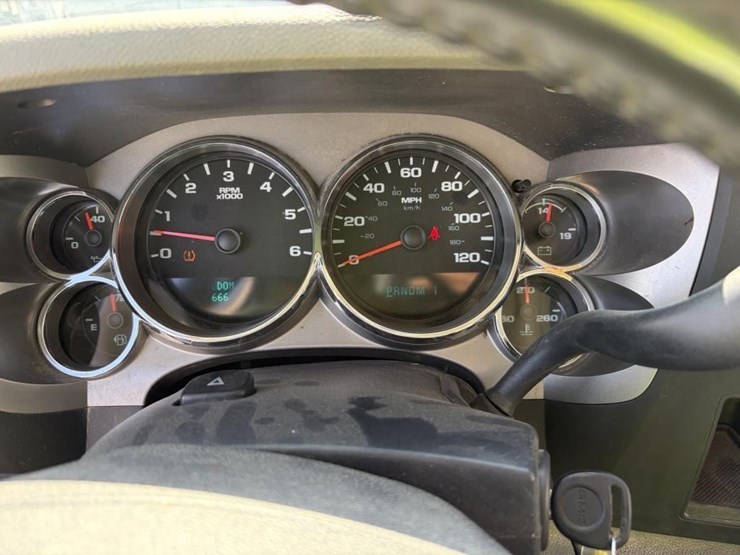 2012-gmc-sierra-2500-image-15