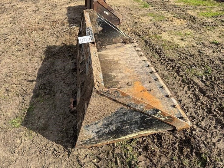 universal-attach-6'-bucket-image-3