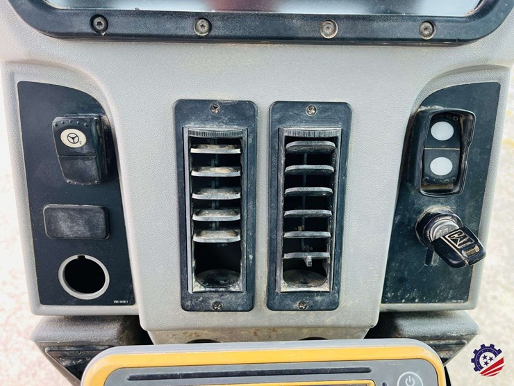 2010-caterpillar-120m-image-150